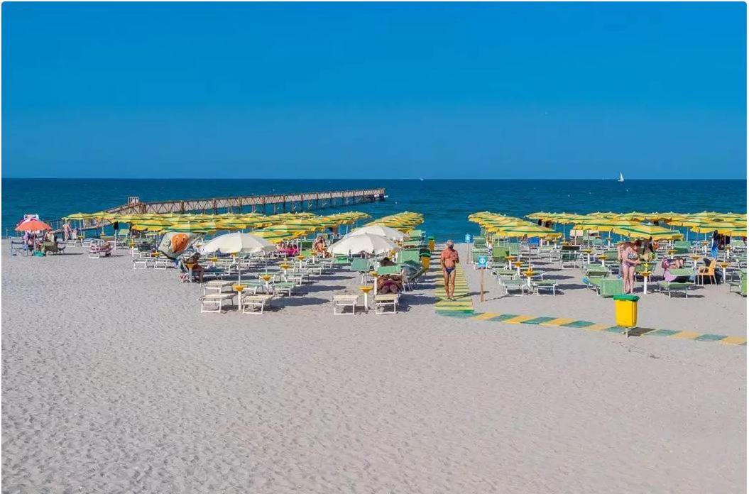 Vacanceselect Mobil Homes - Camping Pineta Sul Mare Camping Village Cesenatico Dış mekan fotoğraf