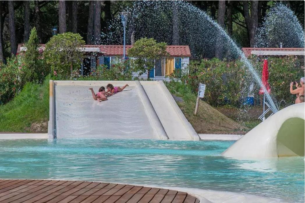 Vacanceselect Mobil Homes - Camping Pineta Sul Mare Camping Village Cesenatico Dış mekan fotoğraf
